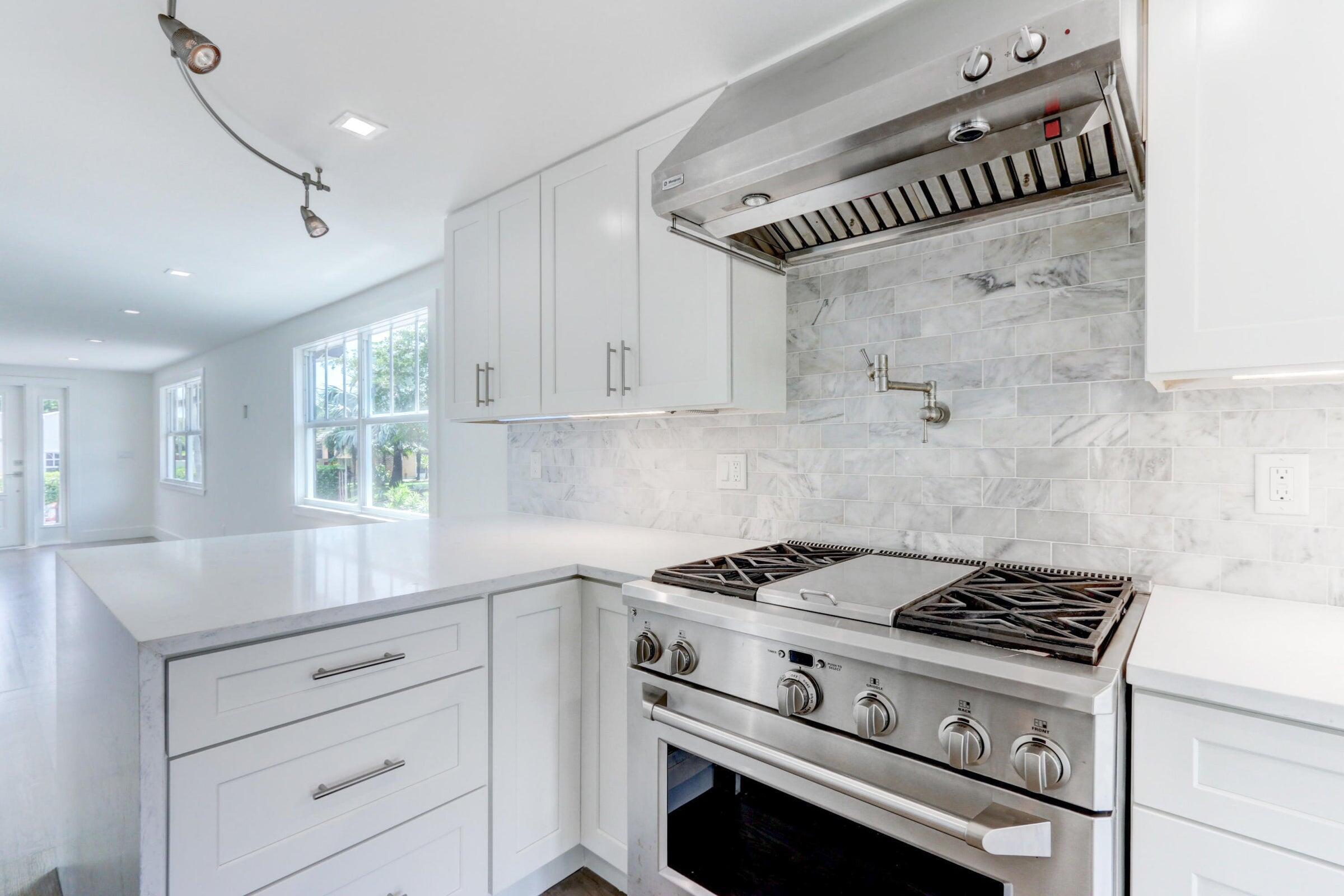 833 Ardmore Road West Palm Beach, FL 33401 - Photo 23 of 45 17