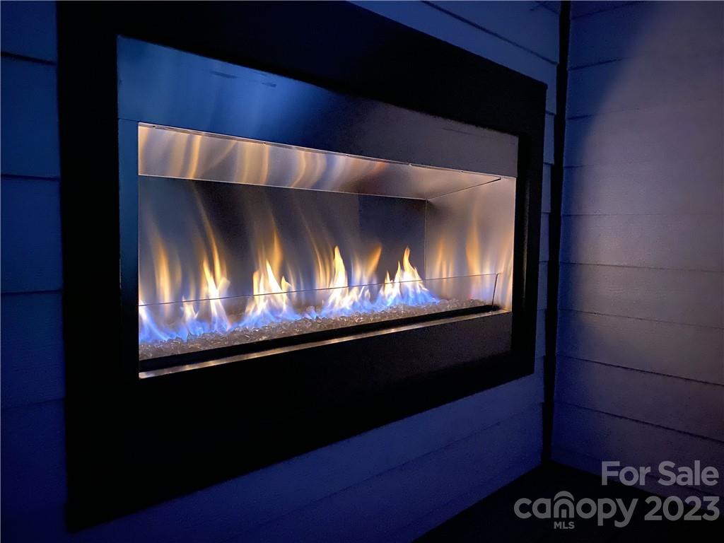 511 Upper Stone Circle Charlotte, NC 28211 - Photo 3 of 32 a view of a fireplace