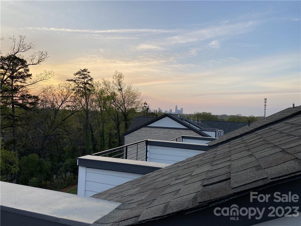 511 Upper Stone Circle Charlotte, NC 28211 - Photo 5 of 32 a view of a terrace with sky view