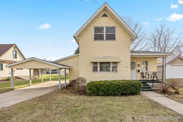 $175,000 | 824 5th Avenue, Lake Odessa, MI 48849