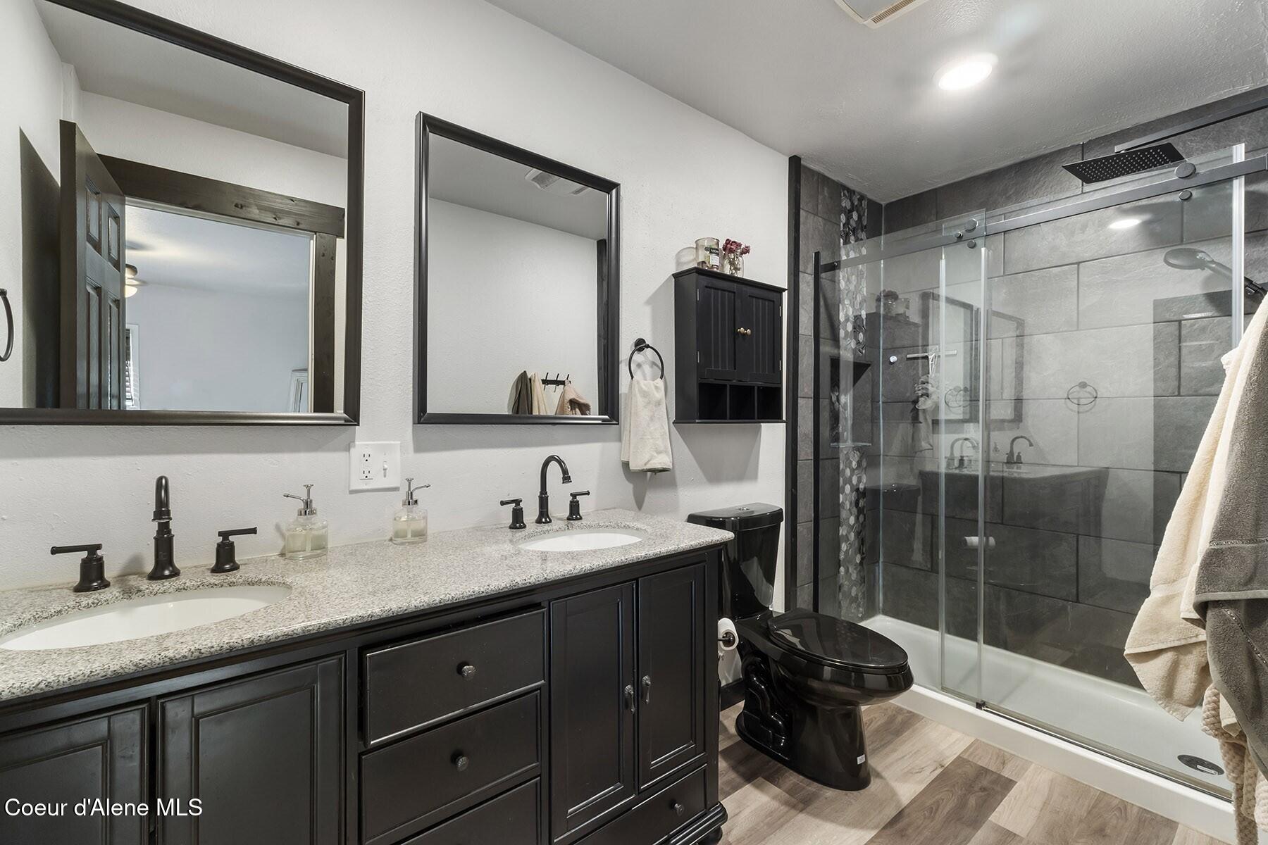 15544 North Gray Rathdrum, ID 83858 - Photo 12 of 40 Master Bathroom