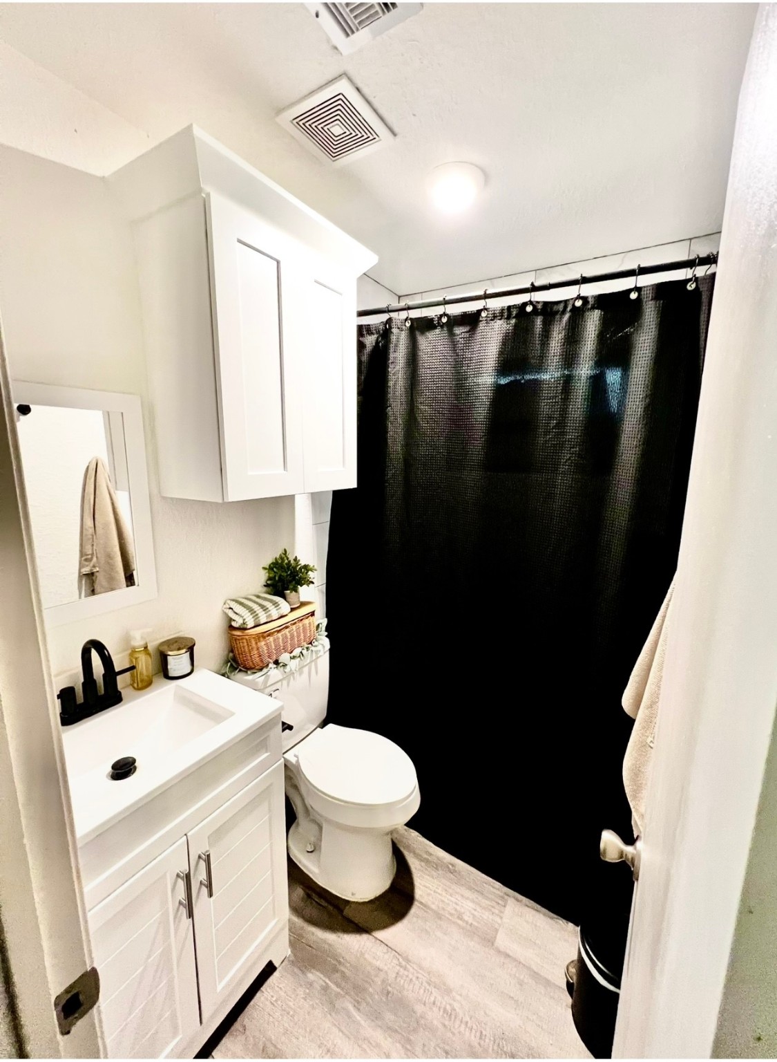 533 South Downing Street Angleton, TX 77515 - Photo 5 of 7 a bathroom with a sink and a toilet