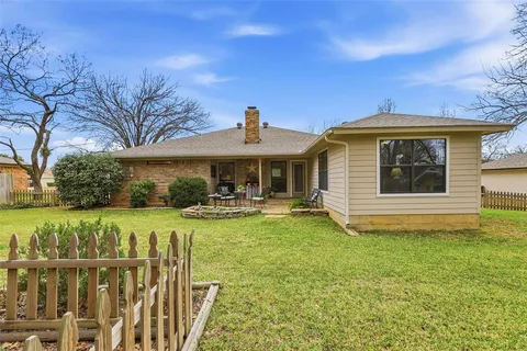 $325,000 | 503 Shady Grove Drive, Granbury, TX 76049