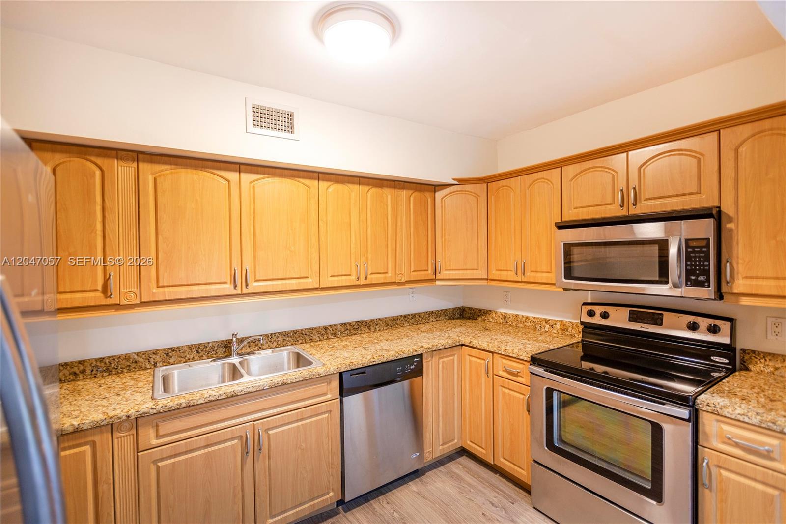 5451 Southwest 80th Street Miami, FL 33143 - Photo 11 of 39