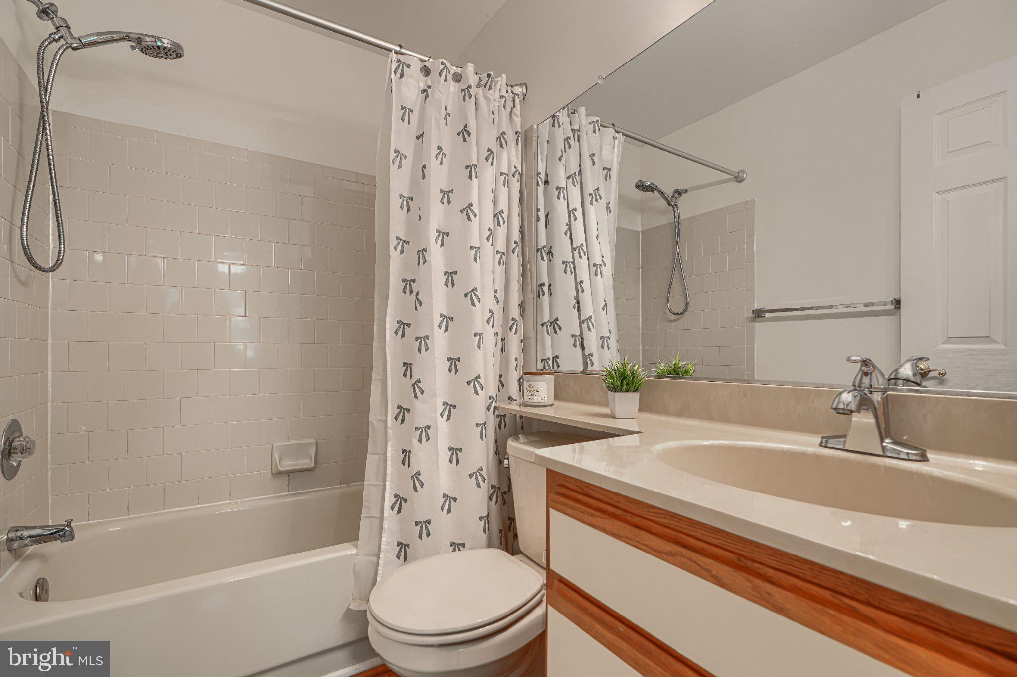 4100 Chardel Road, Unit 3B Baltimore, MD 21236 - Photo 34 of 40 Modern bathroom with stylish accents.