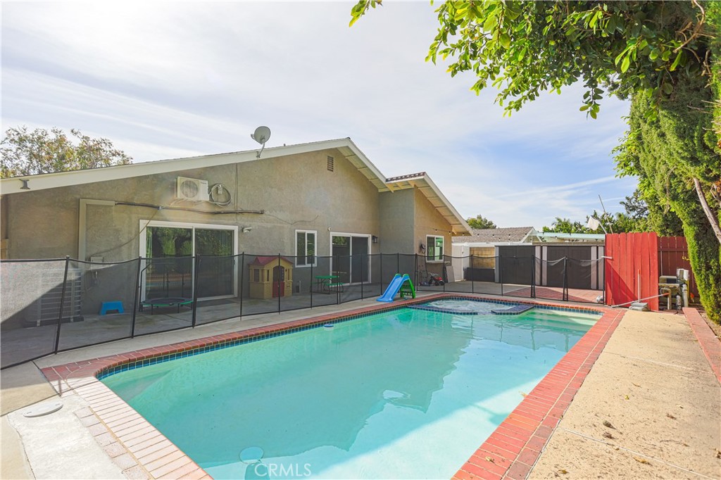 725 San Ramon Drive Fullerton, CA 92835 - Photo 21 of 34 Swimming pool
