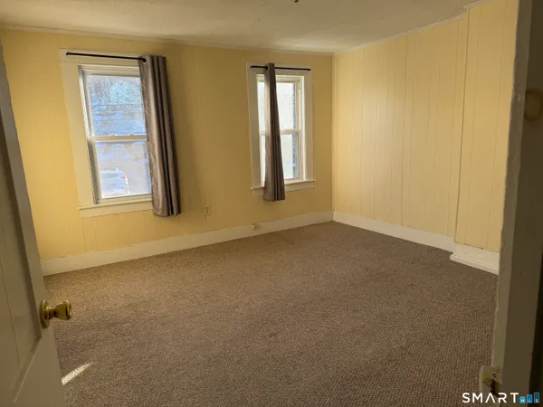 $1,695 | 131-133 Willow Street, Winsted, CT 06098