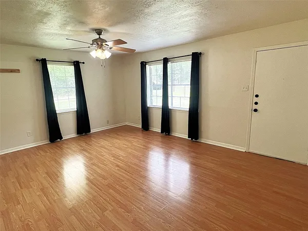 $1,300 | 560 Beverly Drive, Shepherd, TX 77371