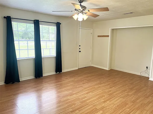 $1,300 | 560 Beverly Drive, Shepherd, TX 77371