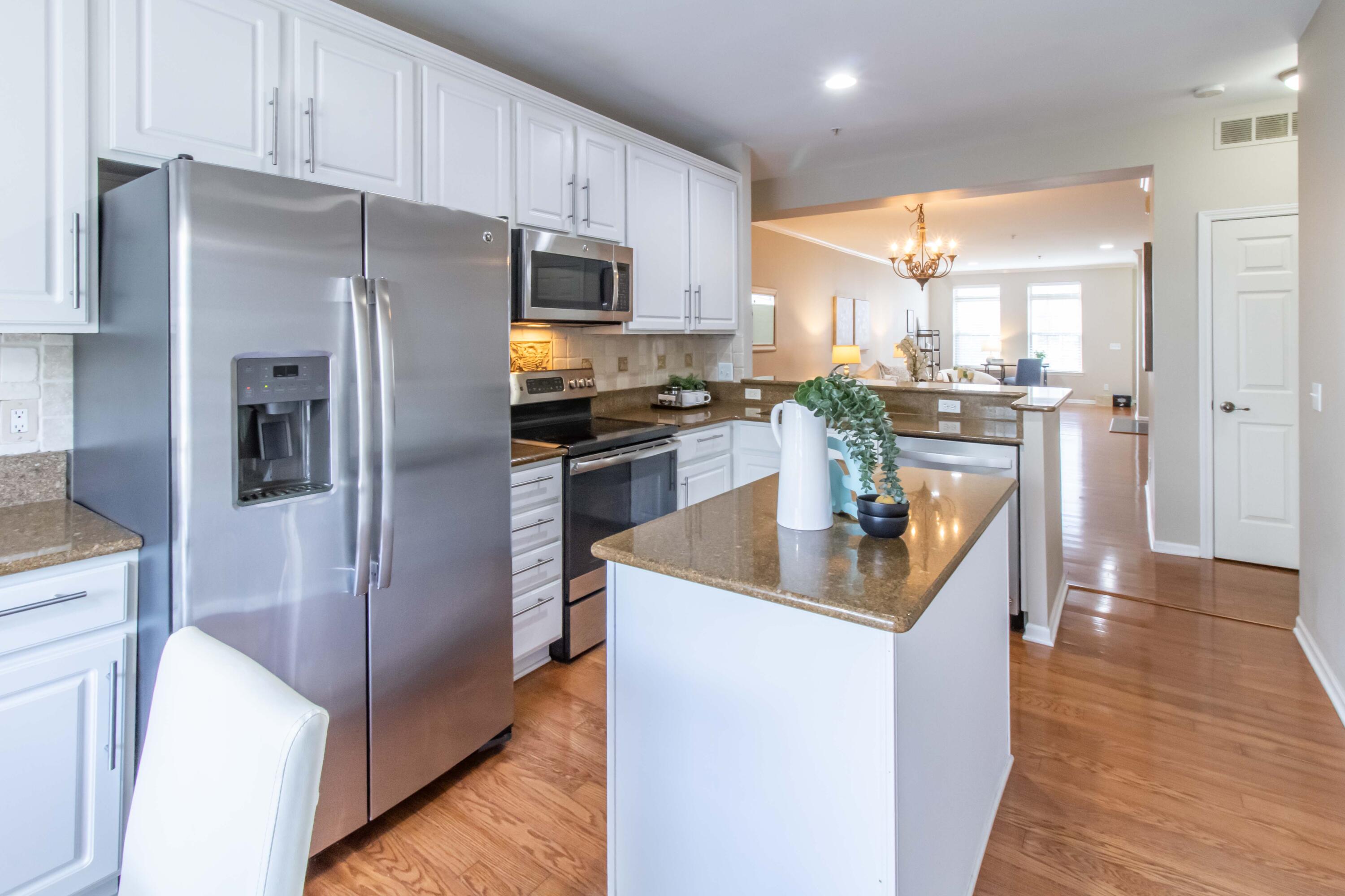 1399 Raliegh Place Troy, MI 48084 - Photo 20 of 37 06 kitchen 5