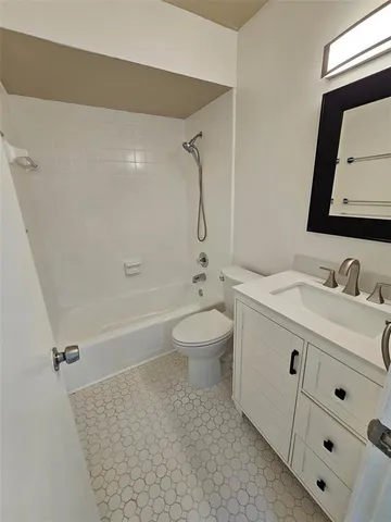 $2,100 | 175 174th Terrace East, Unit 1, Redington Shores, FL 33708