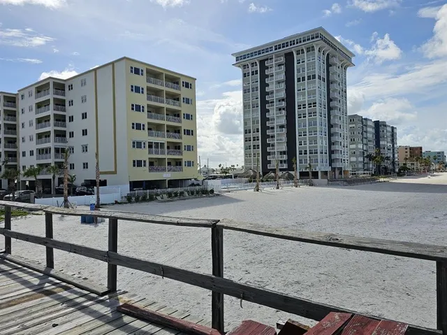 $2,100 | 175 174th Terrace East, Unit 1, Redington Shores, FL 33708