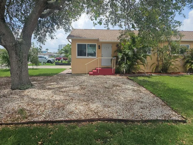 $2,100 | 175 174th Terrace East, Unit 1, Redington Shores, FL 33708
