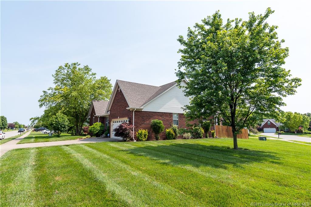 5508 Raintree Ridge Jeffersonville, IN 47130 - Photo 2 of 41 Gallery Image 2
