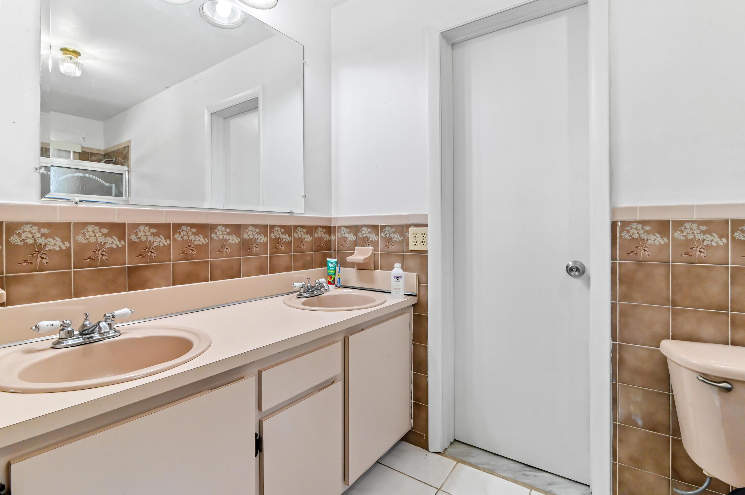 7337 Southwest 21st Street Miami, FL 33155 - Photo 17 of 32 19 Bathroom 01