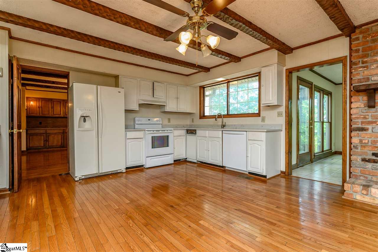 313 Shelton Road Travelers Rest, SC 29690 - Photo 7 of 30