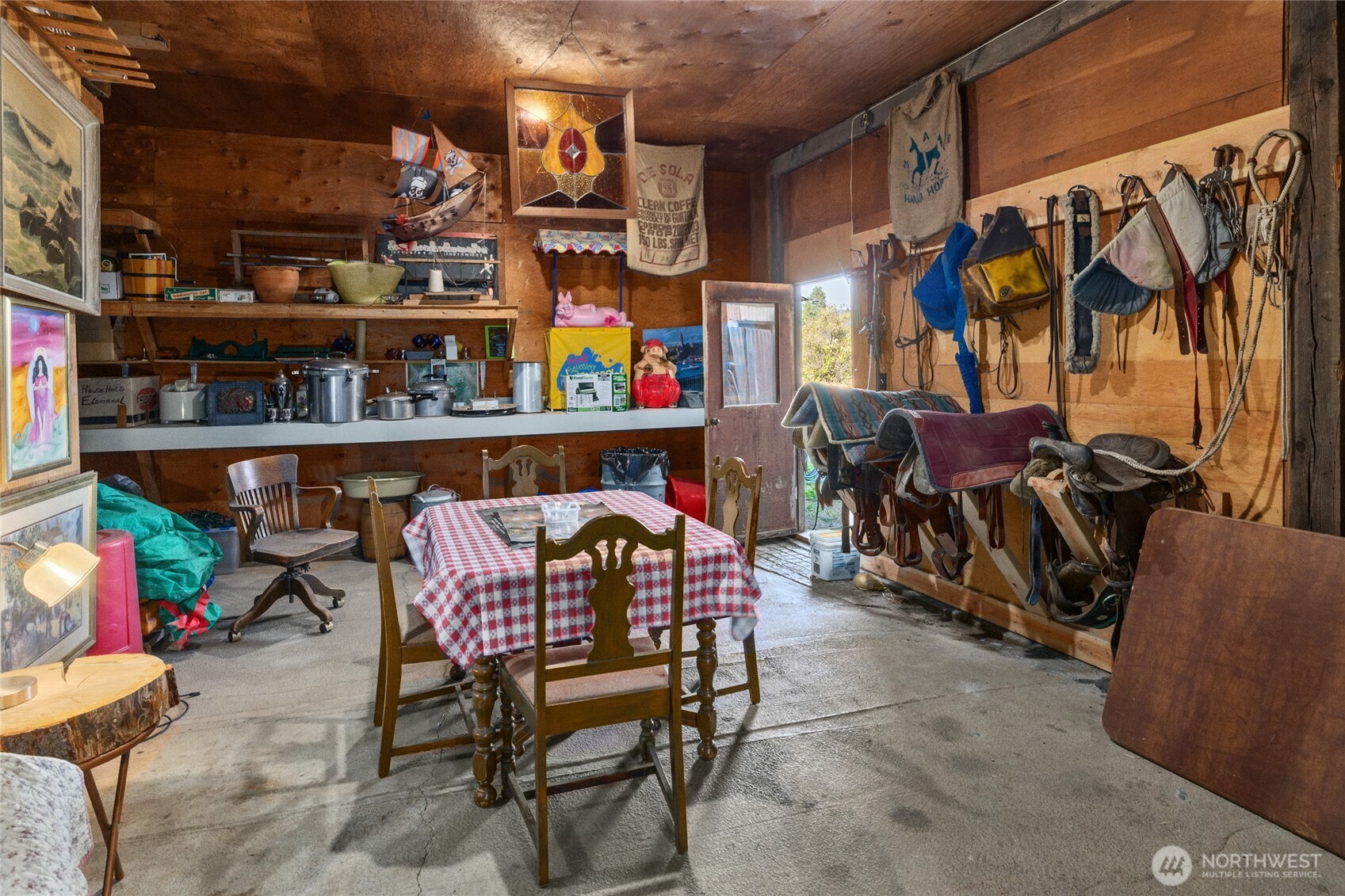 911 Westside Road Cle Elum, WA 98922 - Photo 34 of 40 a view of outdoor space with table and chairs