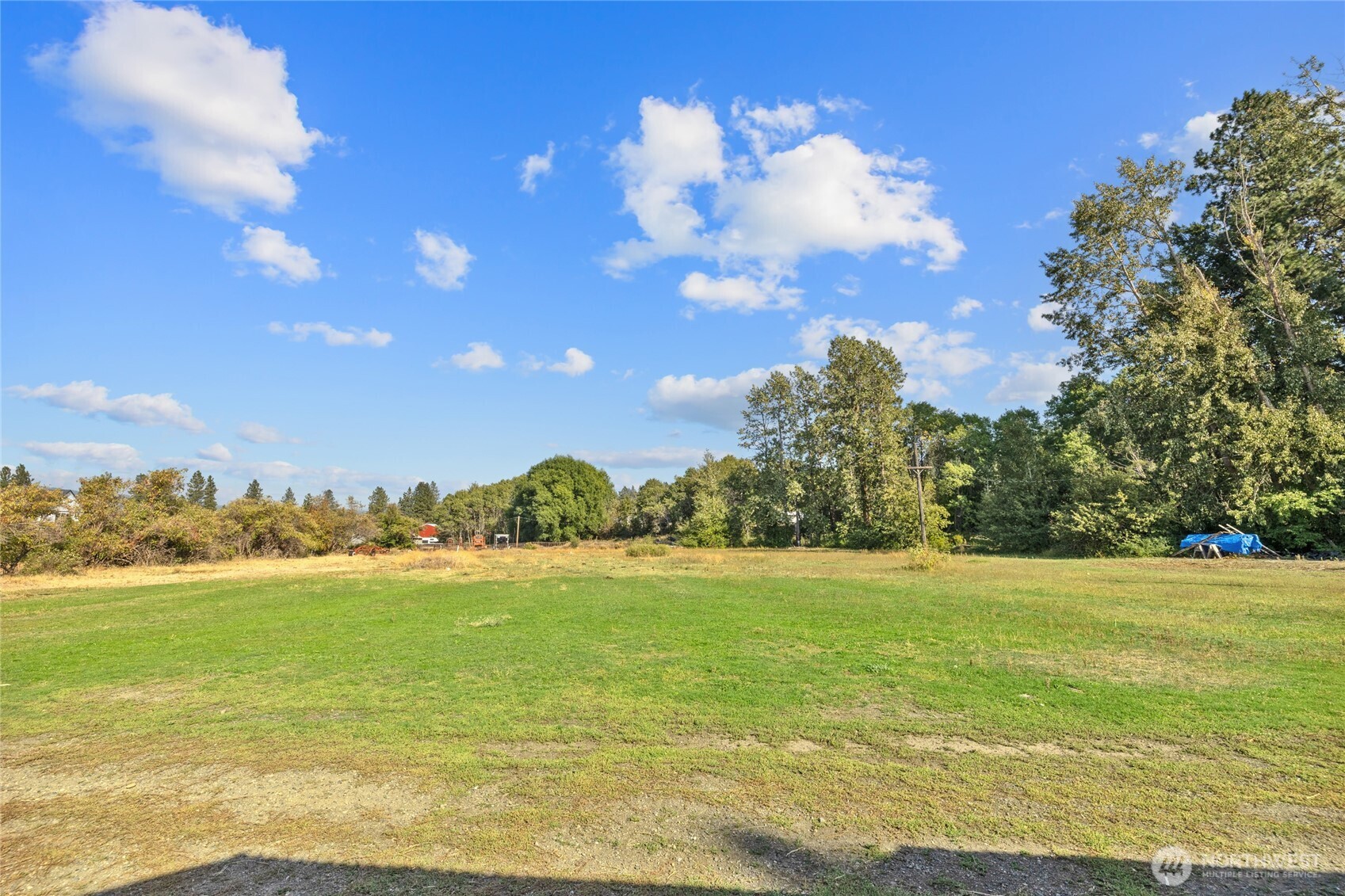 911 Westside Road Cle Elum, WA 98922 - Photo 38 of 40 a view of an ocean and a mountain