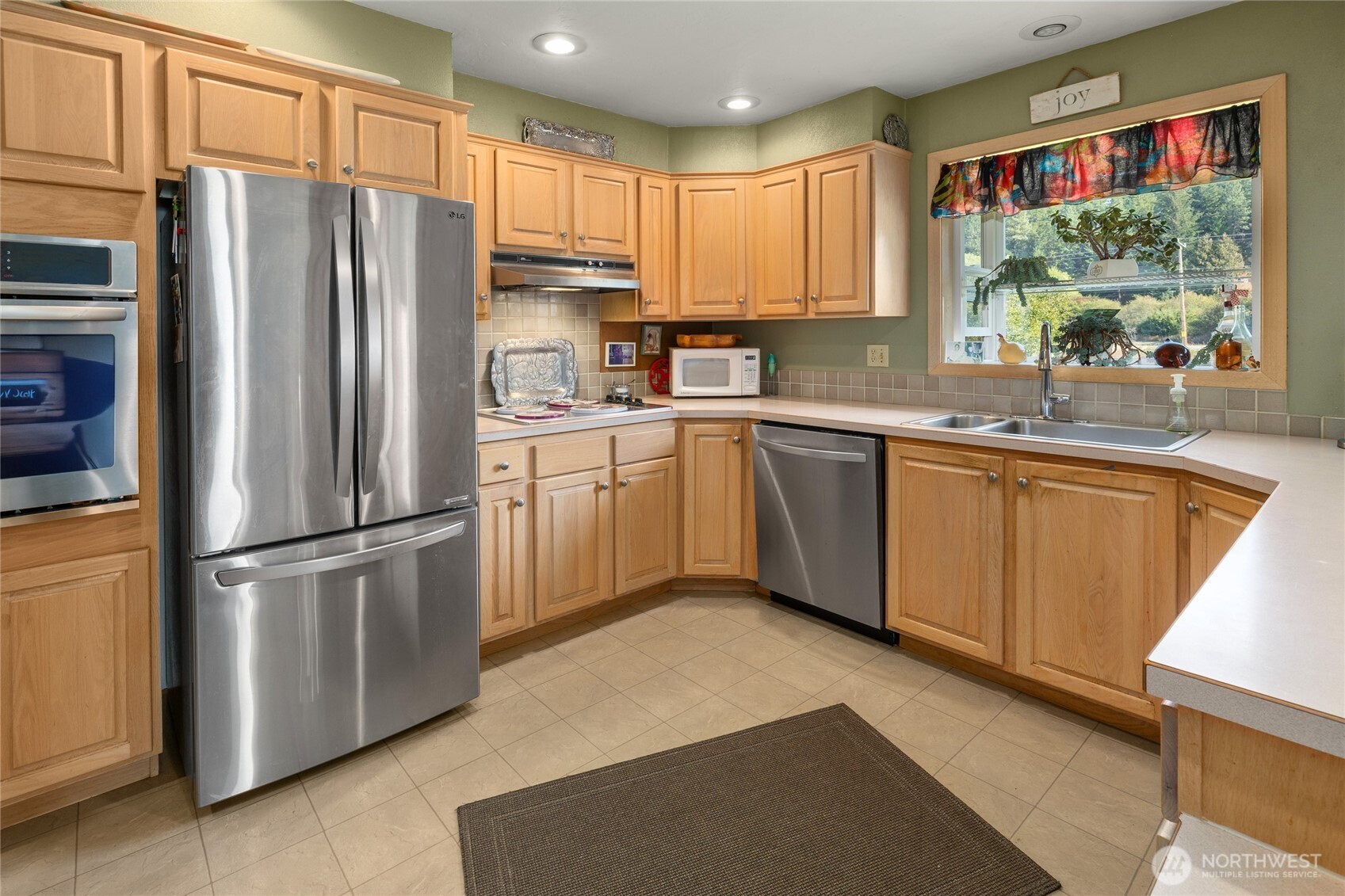 911 Westside Road Cle Elum, WA 98922 - Photo 6 of 40 a kitchen with stainless steel appliances granite countertop a refrigerator sink and cabinets