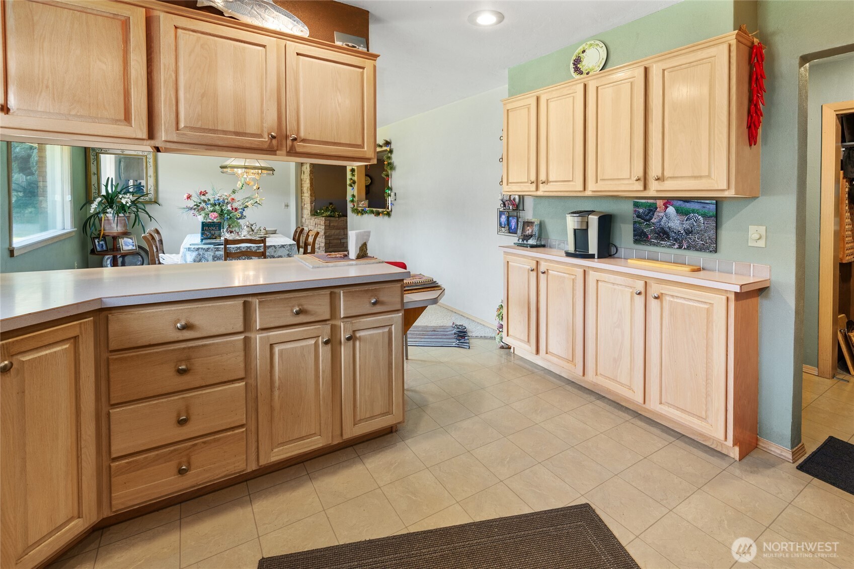 911 Westside Road Cle Elum, WA 98922 - Photo 7 of 40 a kitchen with stainless steel appliances granite countertop a sink a stove and cabinets