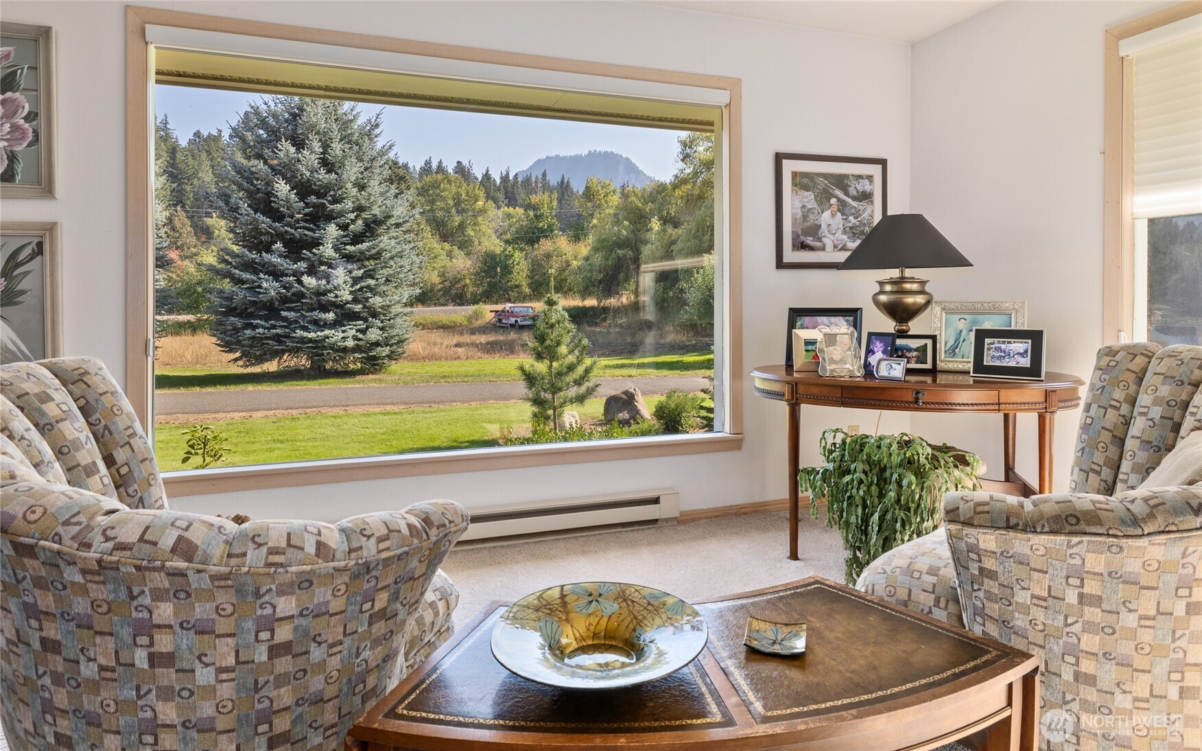 911 Westside Road Cle Elum, WA 98922 - Photo 9 of 40 a view of a living room and a window