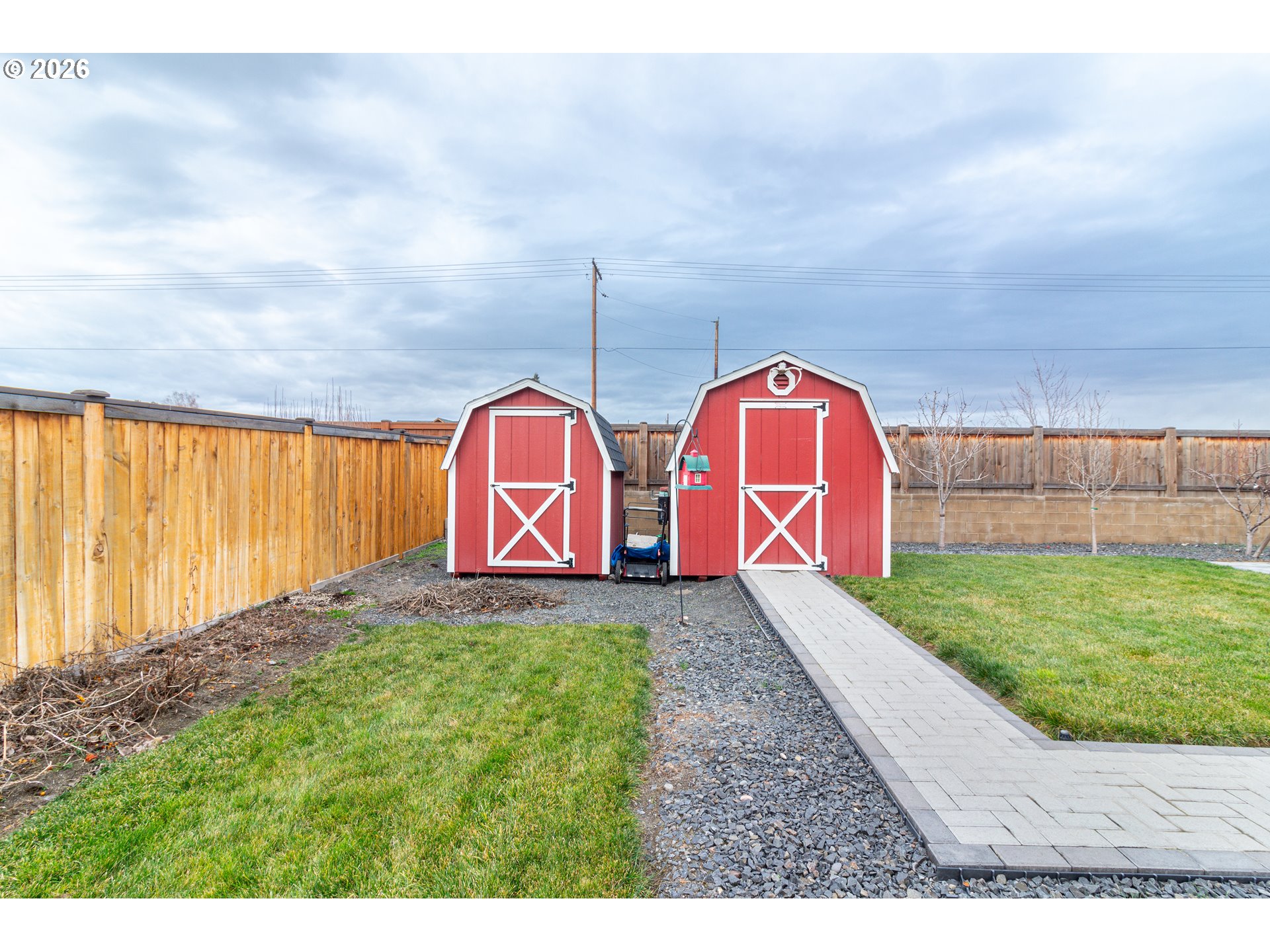 529 East Legacy Avenue Hermiston, OR 97838 - Photo 29 of 30 a view of swimming pool with a yard