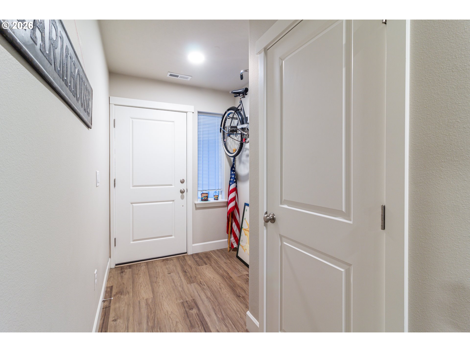 529 East Legacy Avenue Hermiston, OR 97838 - Photo 5 of 30 a view of an entryway with wooden floor