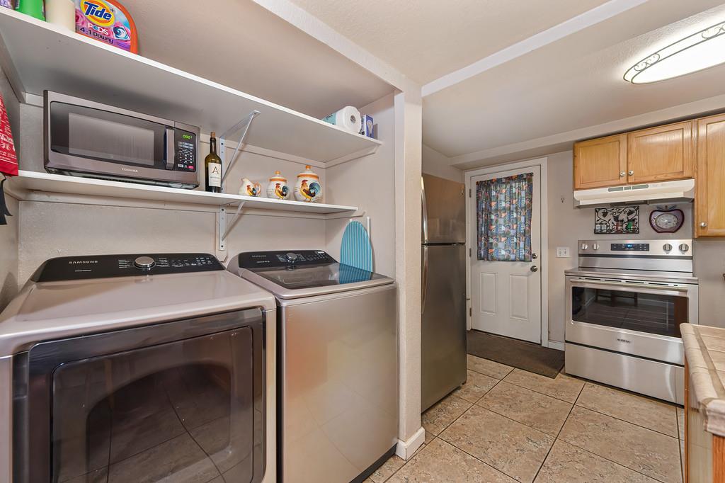 6252 Pony Express Trail Pollock Pines, CA 95726 - Photo 18 of 43 a kitchen with a stove and a microwave