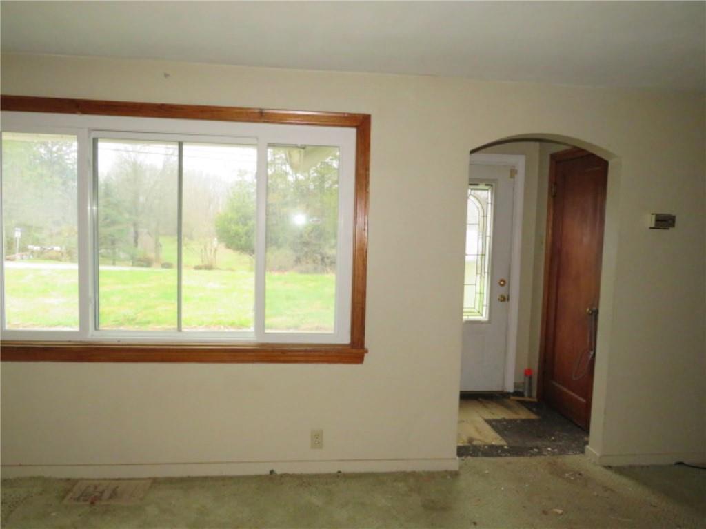 1878 Bakerstown Road Tarentum, PA 15084 - Photo 5 of 29