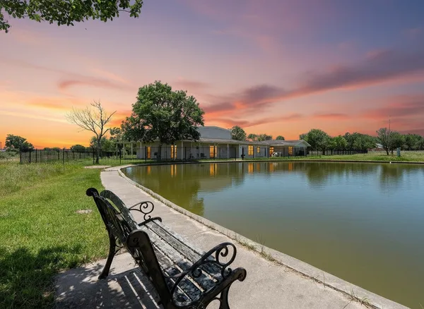 $889,000 | 3345 East Austin Street, Giddings, TX 78942