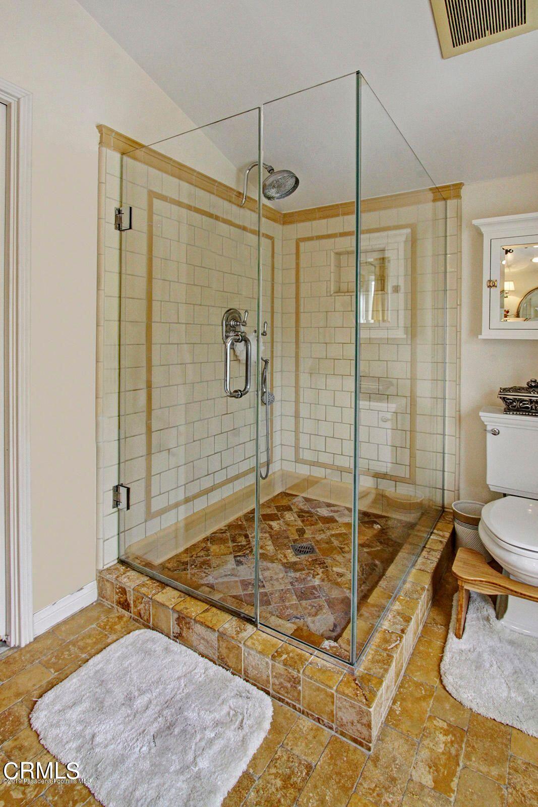 175 Glen Summer Road Pasadena, CA 91105 - Photo 15 of 26 a bathroom with a tub and shower