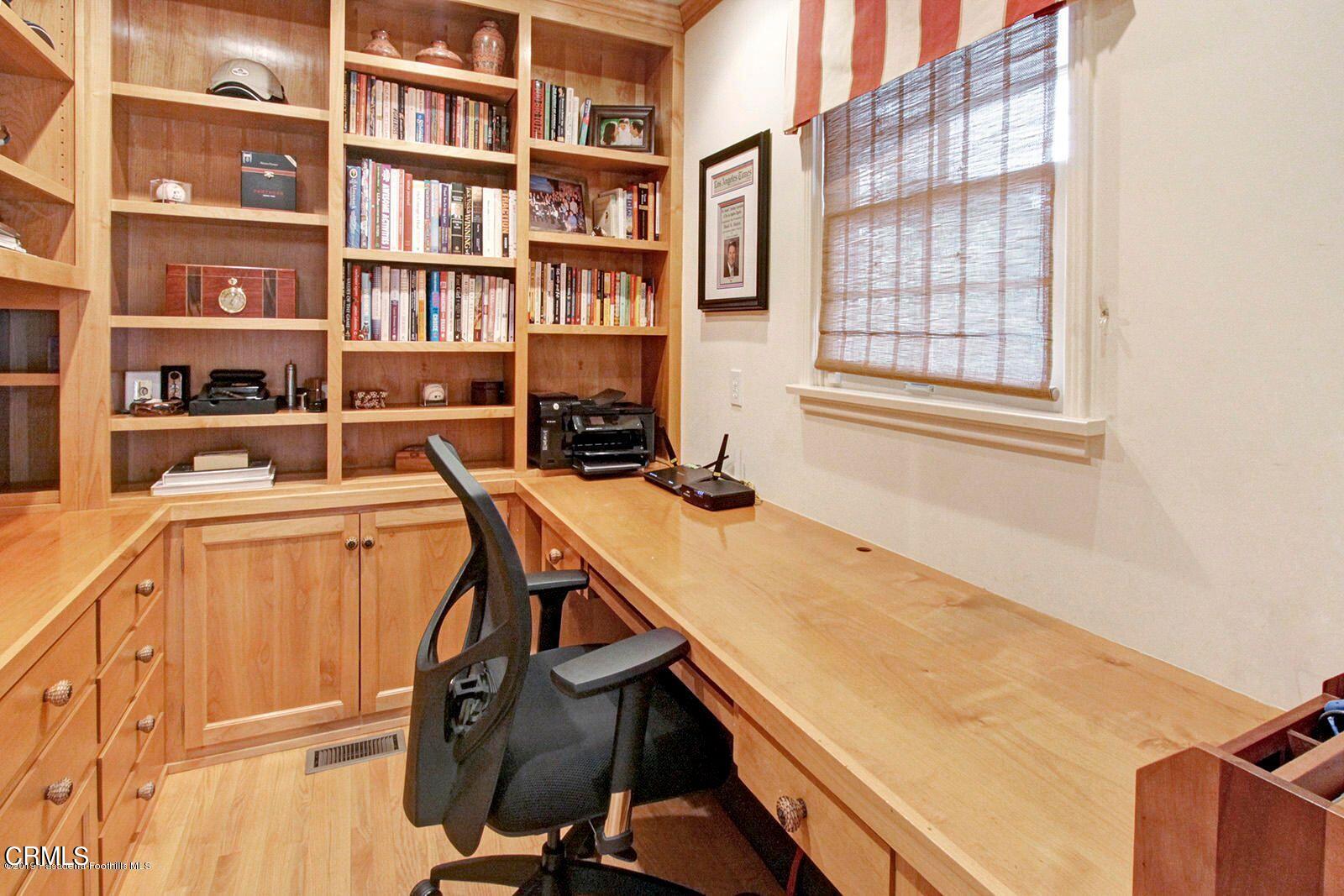 175 Glen Summer Road Pasadena, CA 91105 - Photo 21 of 26 a view of a workspace with furniture