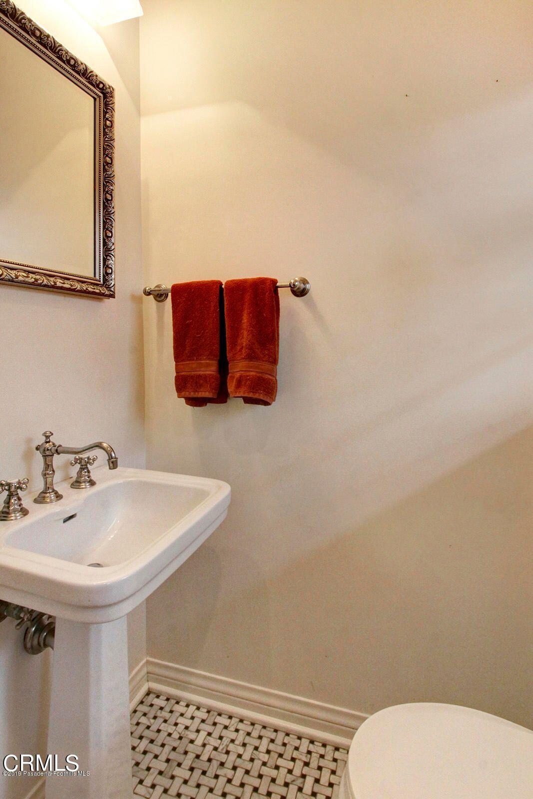 175 Glen Summer Road Pasadena, CA 91105 - Photo 23 of 26 a bathroom with a sink and a mirror