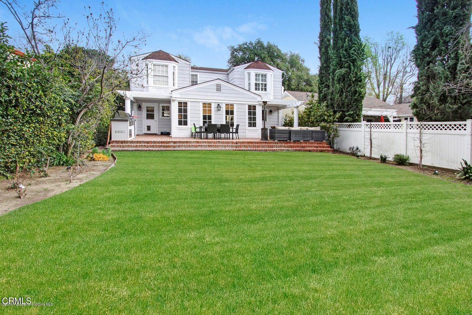 175 Glen Summer Road Pasadena, CA 91105 - Photo 25 of 26 a front view of a house with garden