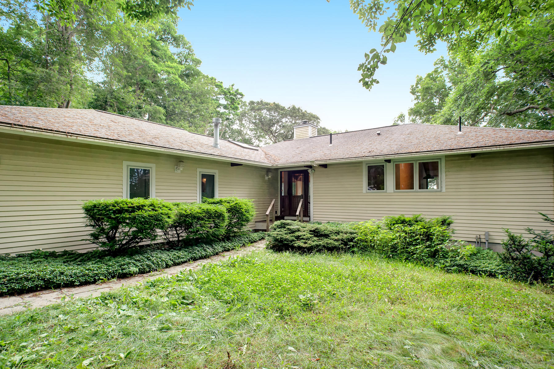 170 Pimlico Pond Road Mashpee, MA 02649 - Photo 2 of 29 a front view of a house with garden