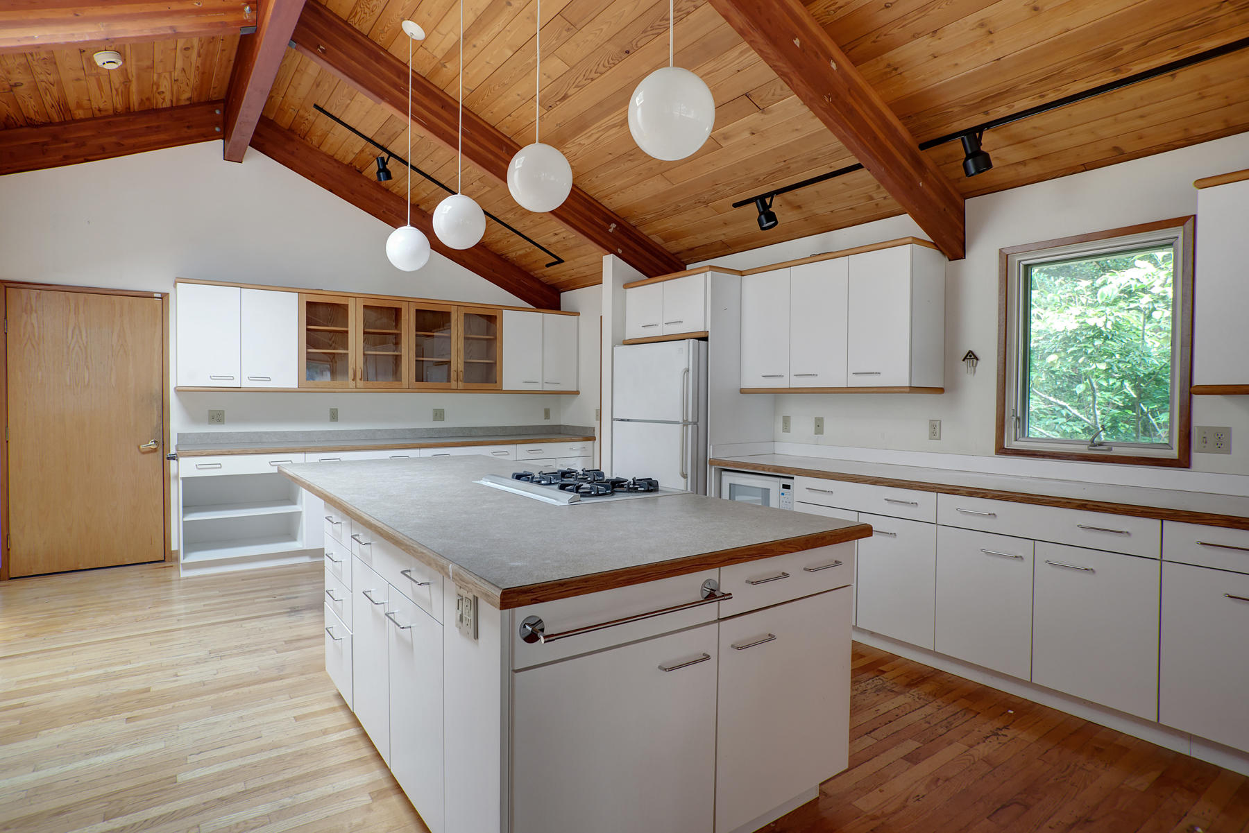 170 Pimlico Pond Road Mashpee, MA 02649 - Photo 4 of 29 a kitchen with a stove and a sink