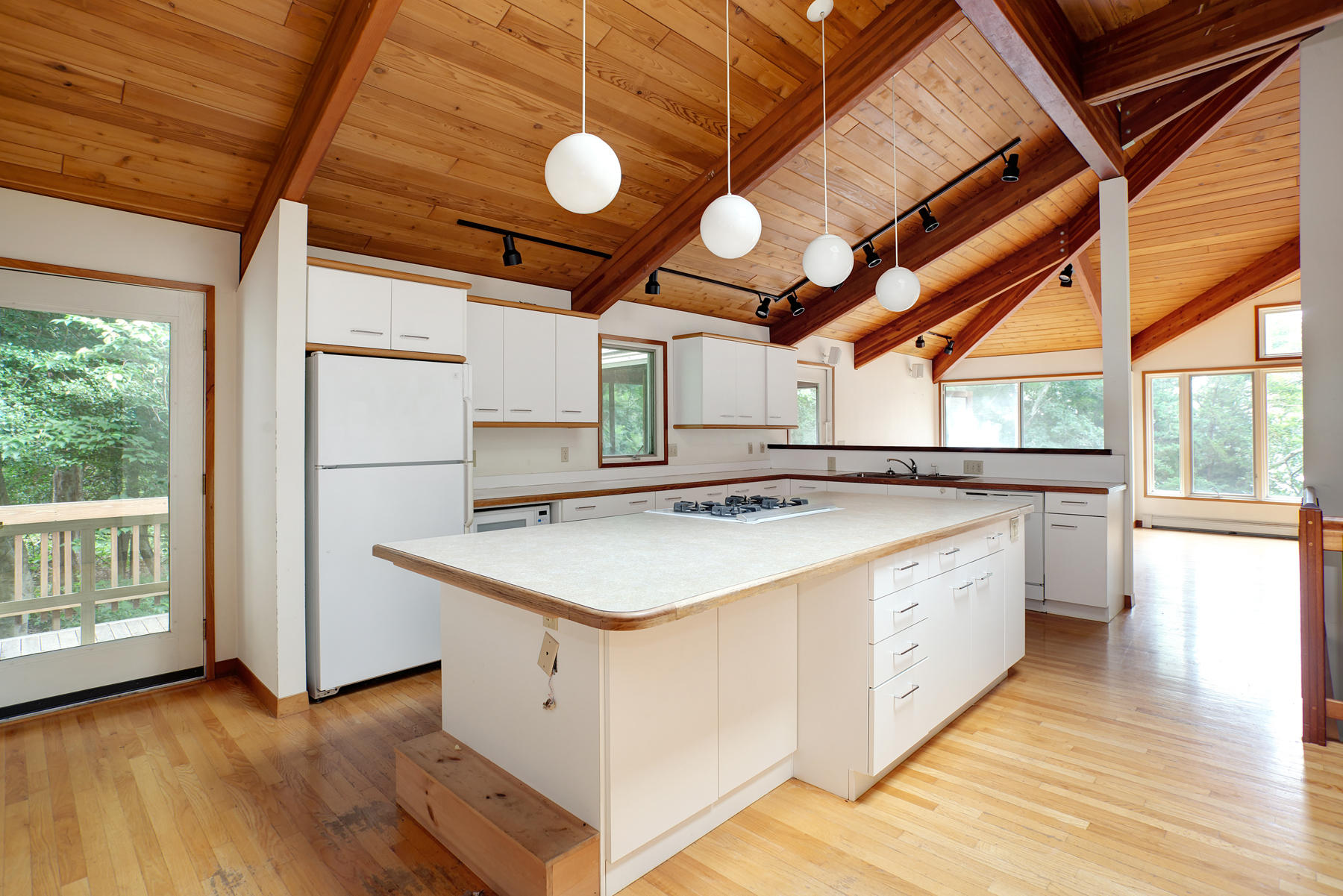170 Pimlico Pond Road Mashpee, MA 02649 - Photo 5 of 29 a kitchen with a stove a sink and a refrigerator