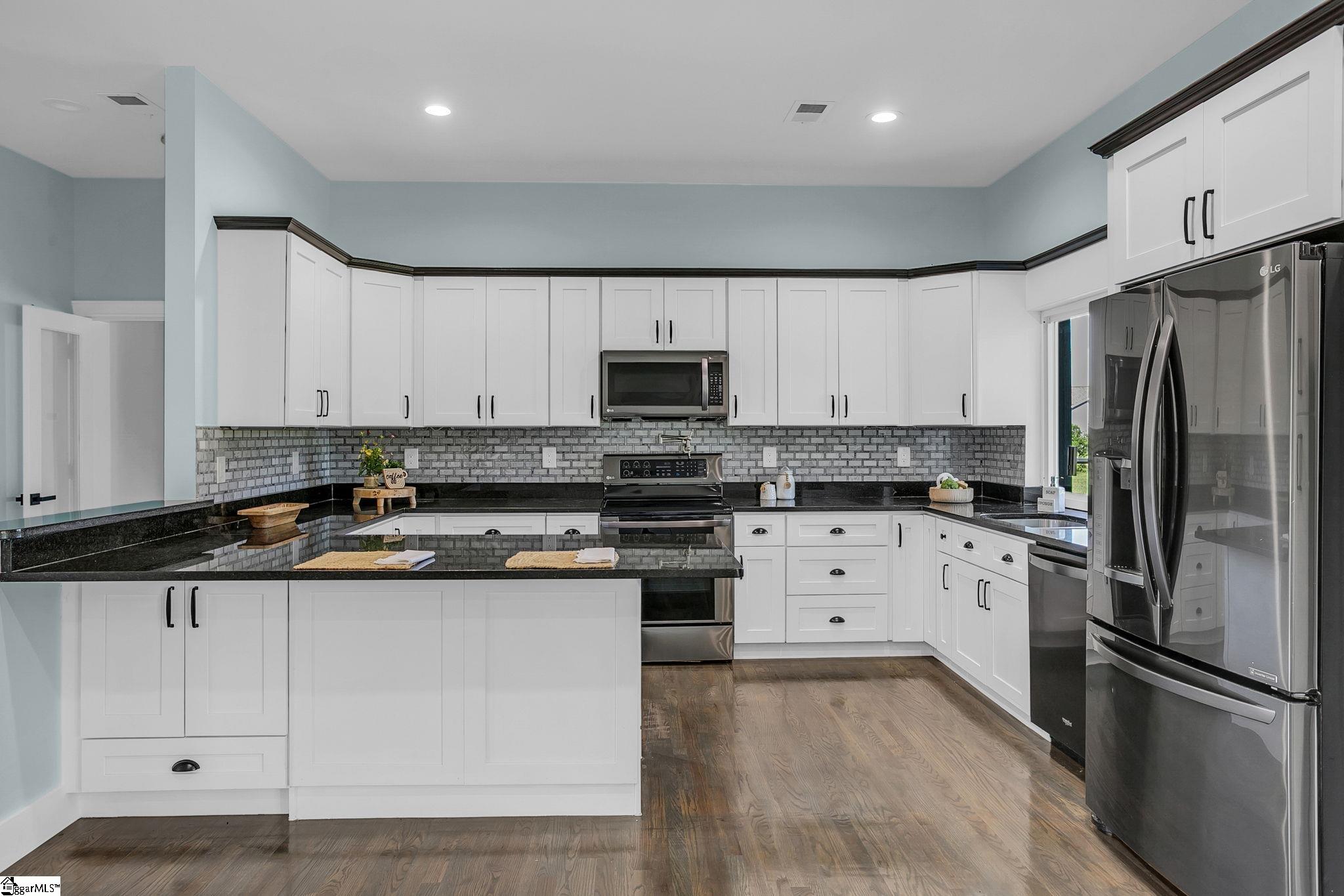 305 Waters Road Taylors, SC 29687 - Photo 15 of 48