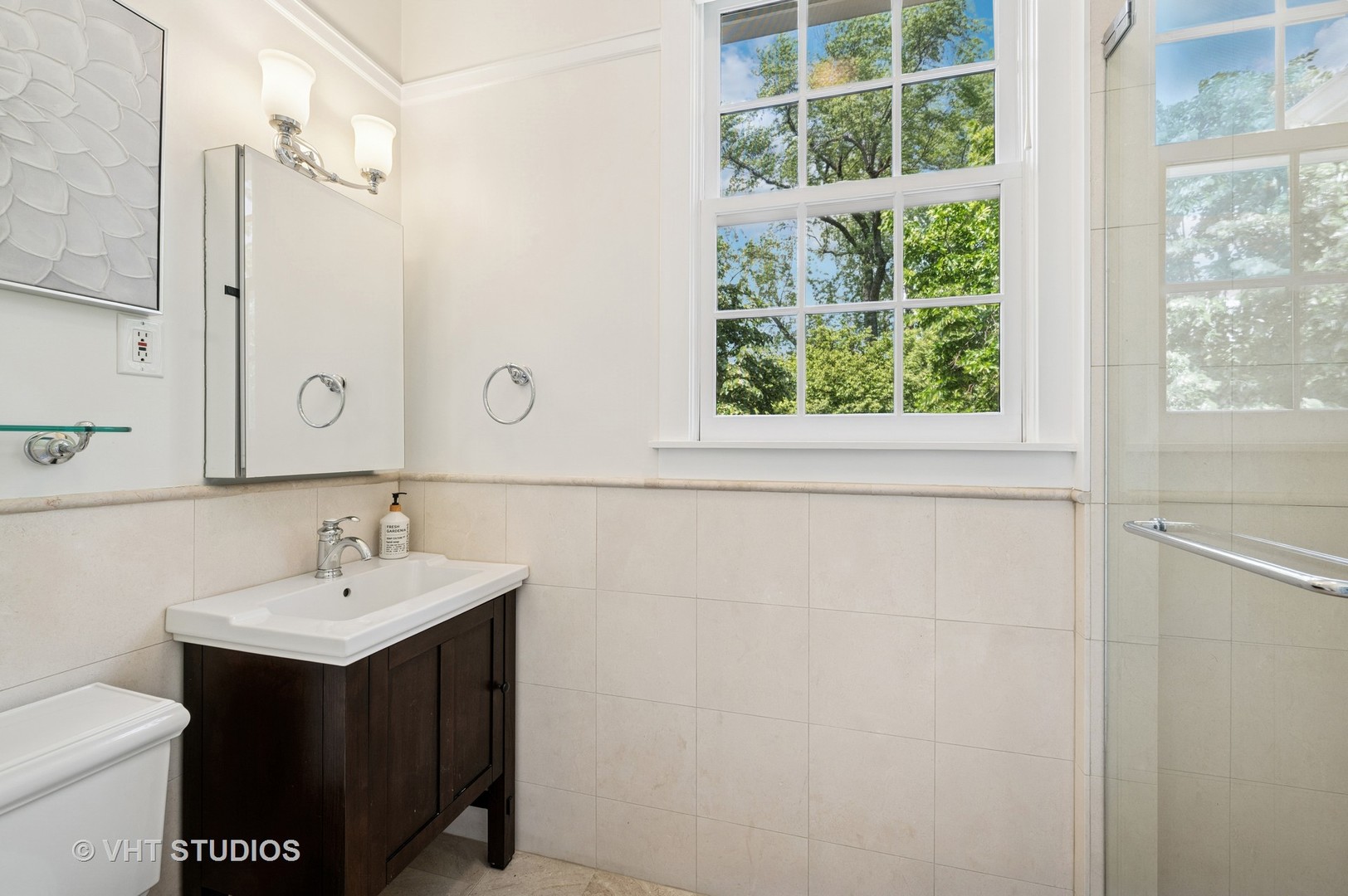 720 Willow Road Winnetka, IL 60093 - Photo 12 of 28 a bathroom with a sink and a mirror