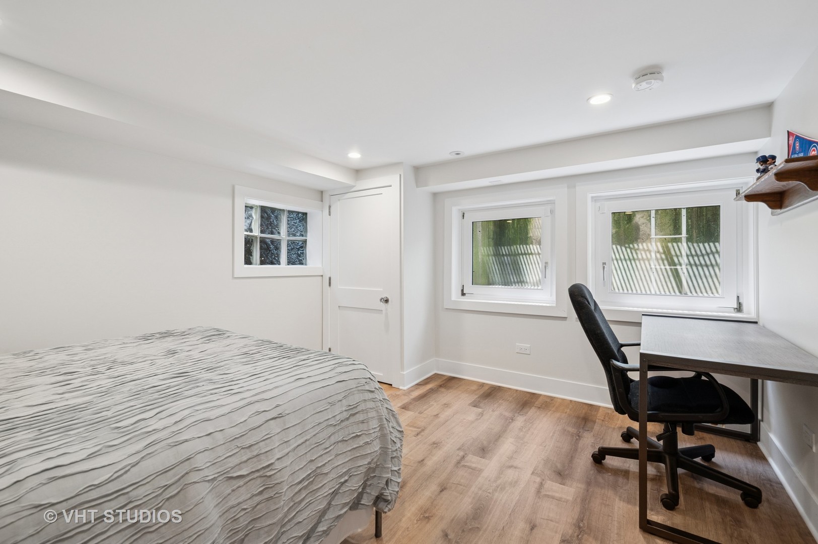 720 Willow Road Winnetka, IL 60093 - Photo 19 of 28 a workspace with wooden floor and a window