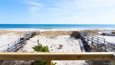 $5,850,000 | 825 Dune Road, Westhampton Beach, NY 11978
