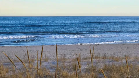 $5,850,000 | 825 Dune Road, Westhampton Beach, NY 11978