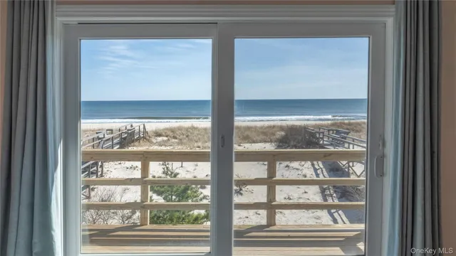 $5,850,000 | 825 Dune Road, Westhampton Beach, NY 11978