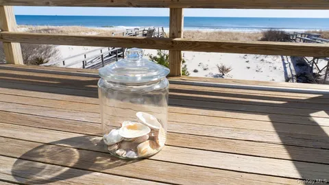 $5,850,000 | 825 Dune Road, Westhampton Beach, NY 11978