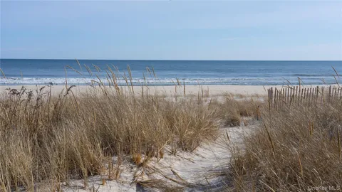 $5,850,000 | 825 Dune Road, Westhampton Beach, NY 11978