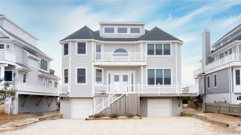 $5,850,000 | 825 Dune Road, Westhampton Beach, NY 11978