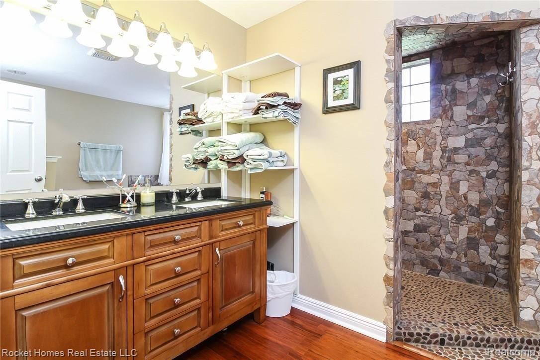 15325 Hannan Road Romulus, MI 48174 - Photo 15 of 28 020-Master_Bathroom-4002958-medium.jpg