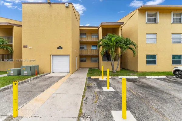 $2,650 | 15470 Southwest 82nd Lane, Unit 327, Miami, FL 33193