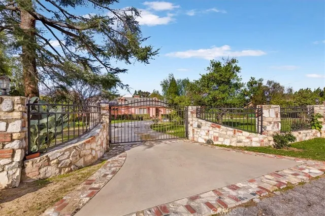 a view of a house with a large tree