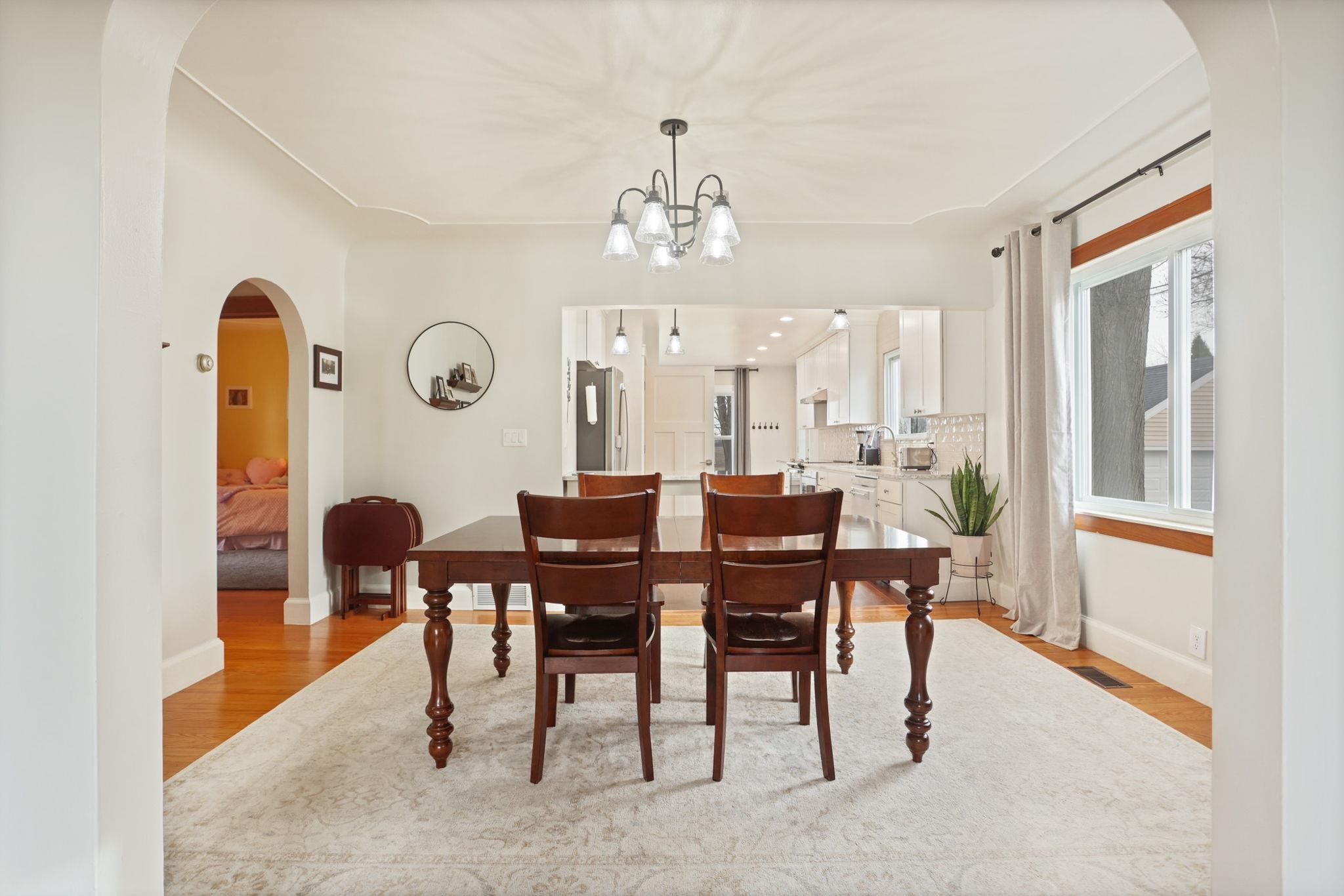 1743 Midland Road Bay City, MI 48706 - Photo 11 of 51 50172596-8498ba6e-8b10-4694-9ac7-9c6dc208f8d5.JPG